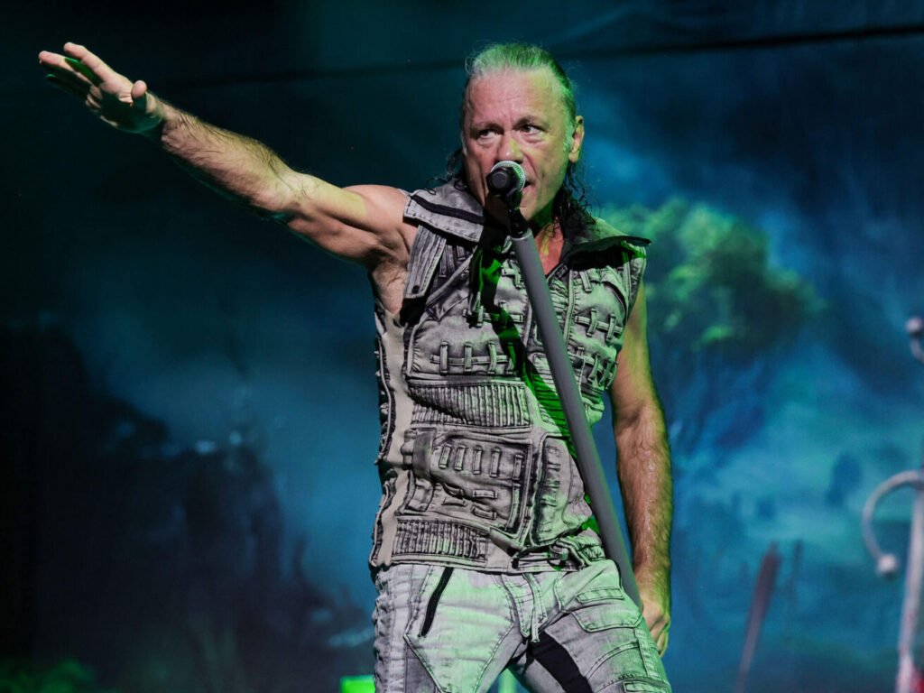 Bruce-Dickinson@2000x1500-1310x983